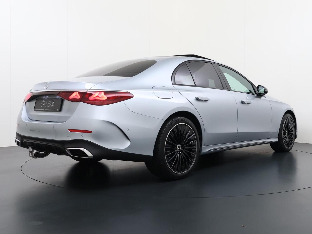 Mercedes-Benz E-KLASSE 300 e Sport Edition | Superscreen | Panorama - Schuifdak | Trekhaak Wegklapbaar | 360° Camera | Distronic Cruise Control | Burmester 4D Surround Sound | Digital Light | Apple Carplay & Android Auto