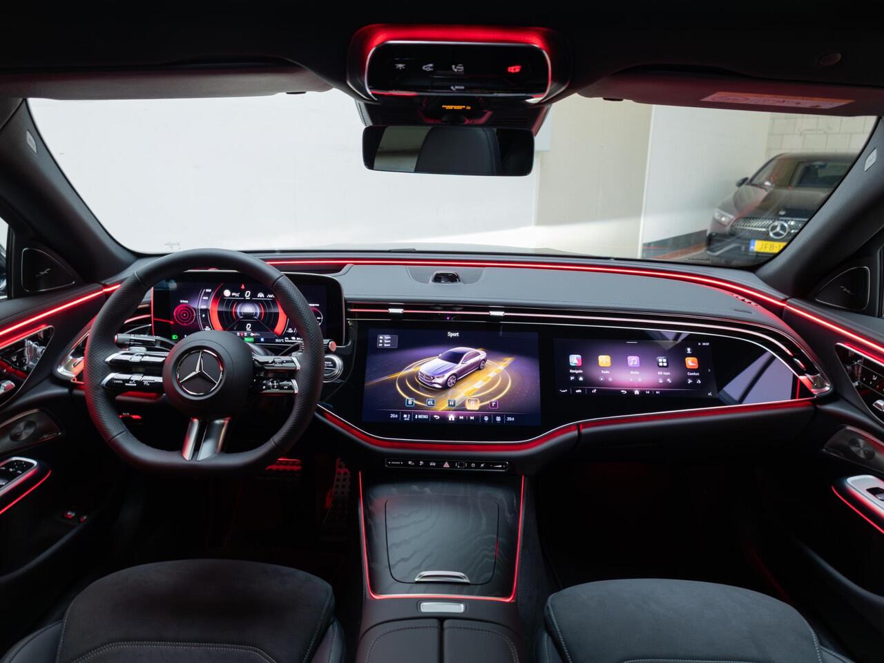 Mercedes-Benz E-KLASSE Limousine 300 e Sport Edition Panorama dak