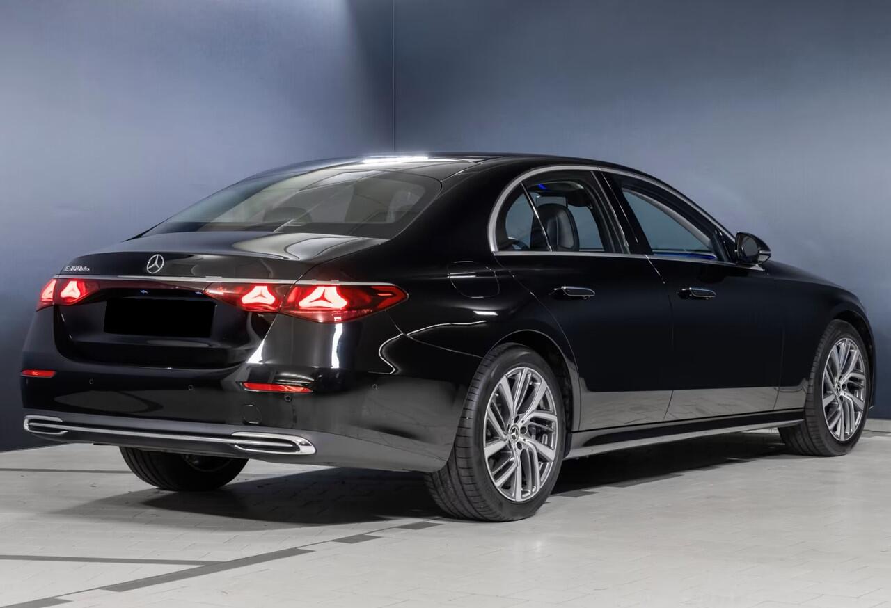 Mercedes-Benz E-KLASSE 300 de Plug-In Hybrid Avantgarde Distronic LED Camera Stoelverwarming 19 Inch
