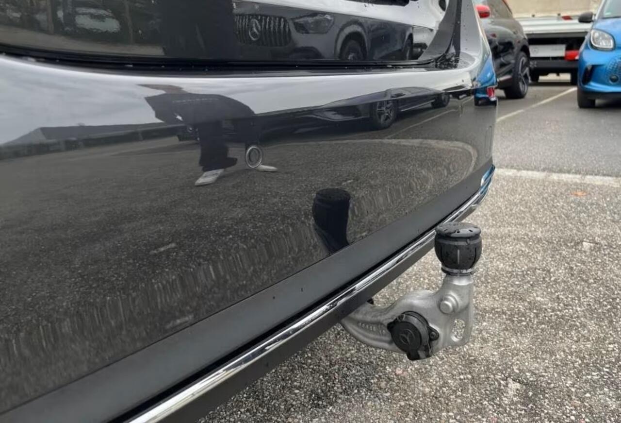 Mercedes-Benz E-KLASSE 300 e Avantgarde Distronic Trekhaak 19 Inch Stuurverwarming Stoelverwarming Camera