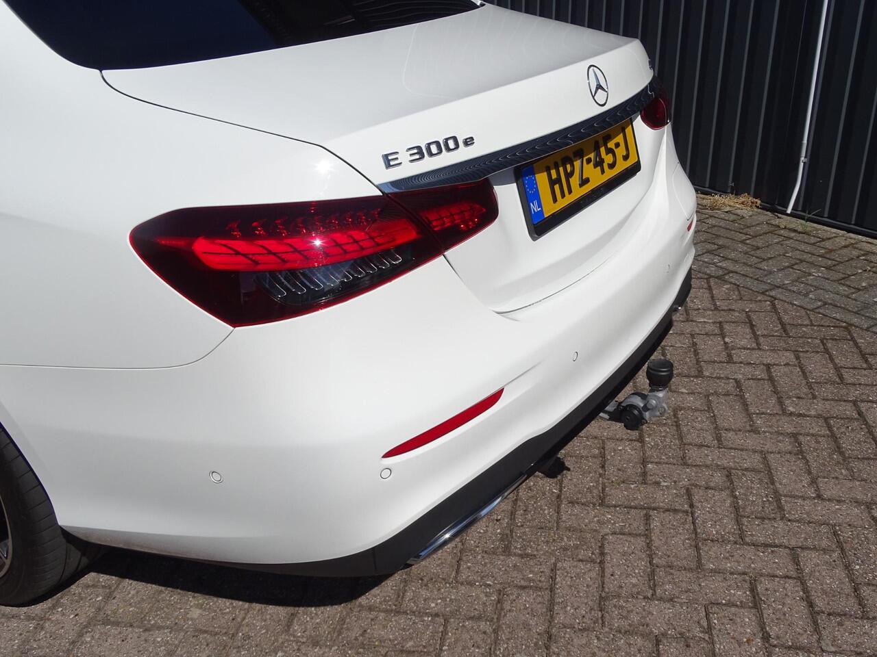 Mercedes-Benz E-KLASSE 300 e 4MATIC AMG Line AUTOMAAT| SPORT INTERIEUR| NAVIGATIE| 360-CAMERA| DODE-HOEK| MULTIMEDIA| AIRCO/ECC| ADAPTIVE CRUISECONTROLL| XENON/LED| TREKHAAK| SFEER VERLICHTING|