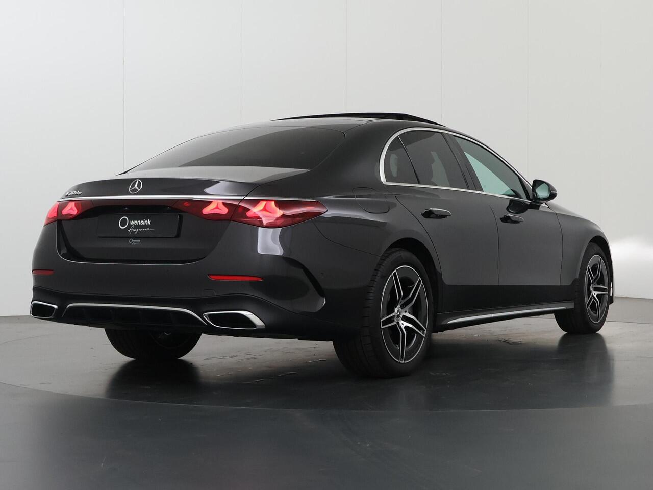 Mercedes-Benz E-KLASSE 300 e AMG Line | Panoramadak | Trekhaak | Winter pakket | Burmester |