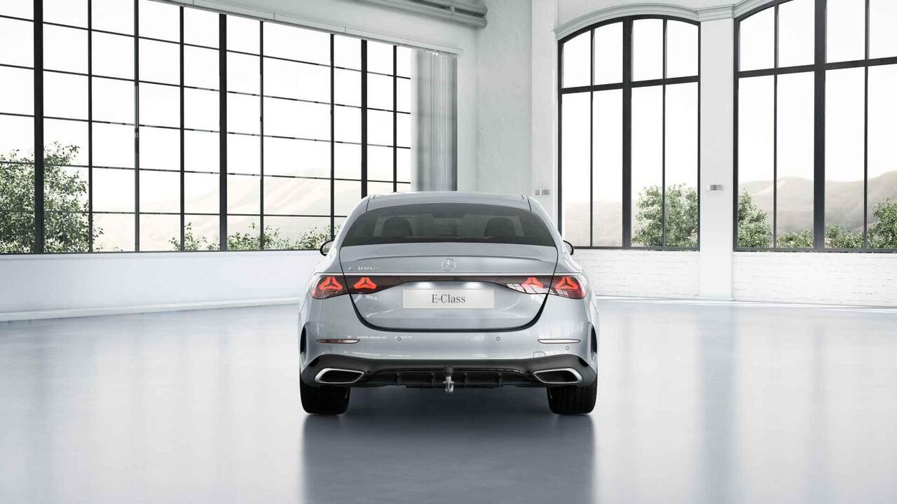 Mercedes-Benz E-KLASSE 300 e AMG Line | Night | Hyperscreen | Digital Light | Trekhaak | Verlichte grill | Memory |