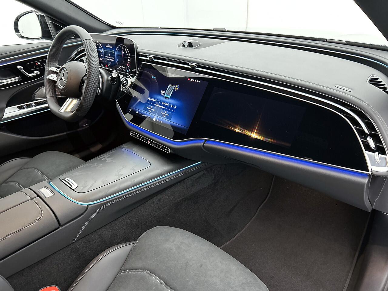 Mercedes-Benz E-KLASSE 300 e Sport Edition | Premium pakket | Trekhaak | Nightpakket | Winter pakket | Adaptieve Cruise Control | Burmester® 4D surround sound system | MBUX Superscreen | Parkeerpakket met 360°-camera |