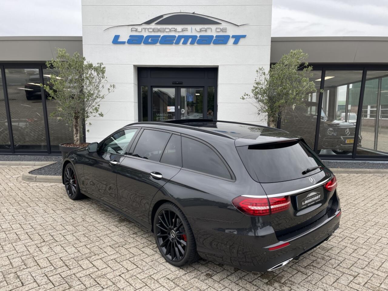 Mercedes-Benz E-KLASSE Pano| 360° Camera| Burnmester| Memory| Leder| Trekhaak| Sfeer