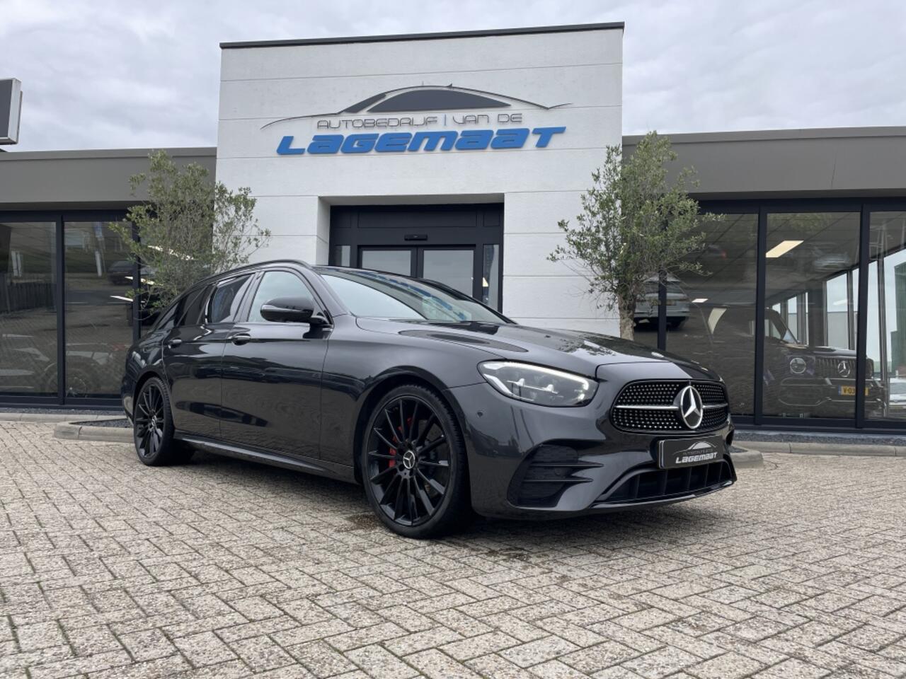 Mercedes-Benz E-KLASSE Pano| 360° Camera| Burnmester| Memory| Leder| Trekhaak| Sfeer