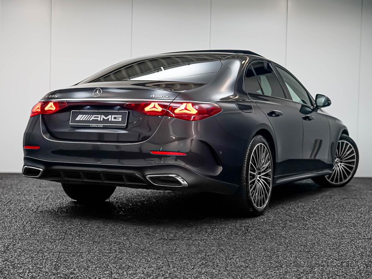 Mercedes-Benz E-KLASSE E400 e 4MATIC AMG Line | Luchtvering | Pano | Achterasbesturing | Head-up display