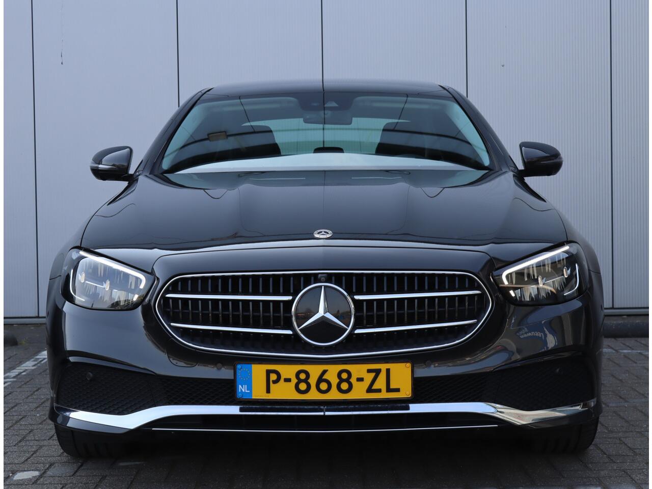 Mercedes-Benz E-KLASSE 200 Luxury | Pano | Burmester | Sfeerverlichting | Leder