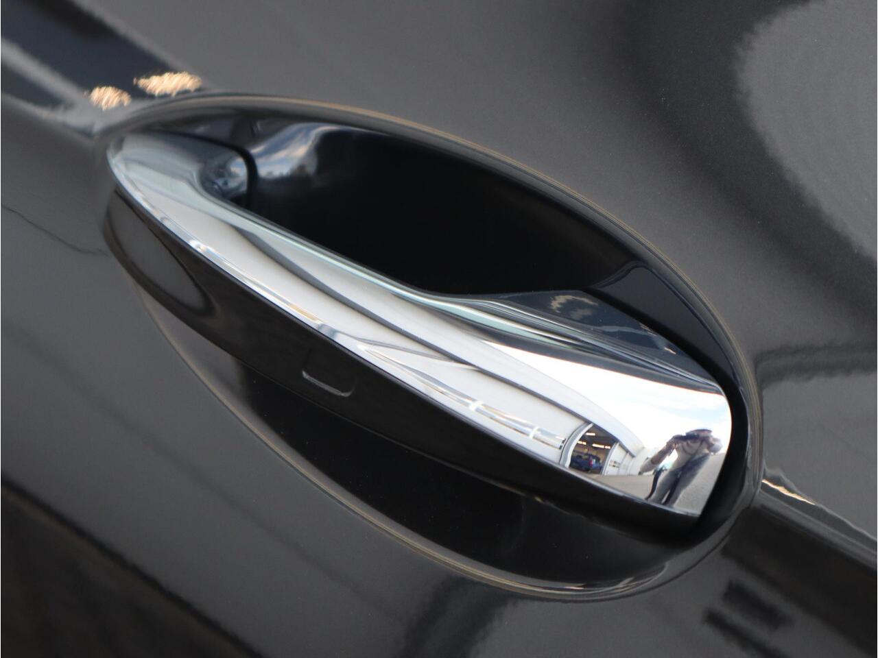 Mercedes-Benz E-KLASSE 300 e AMG line