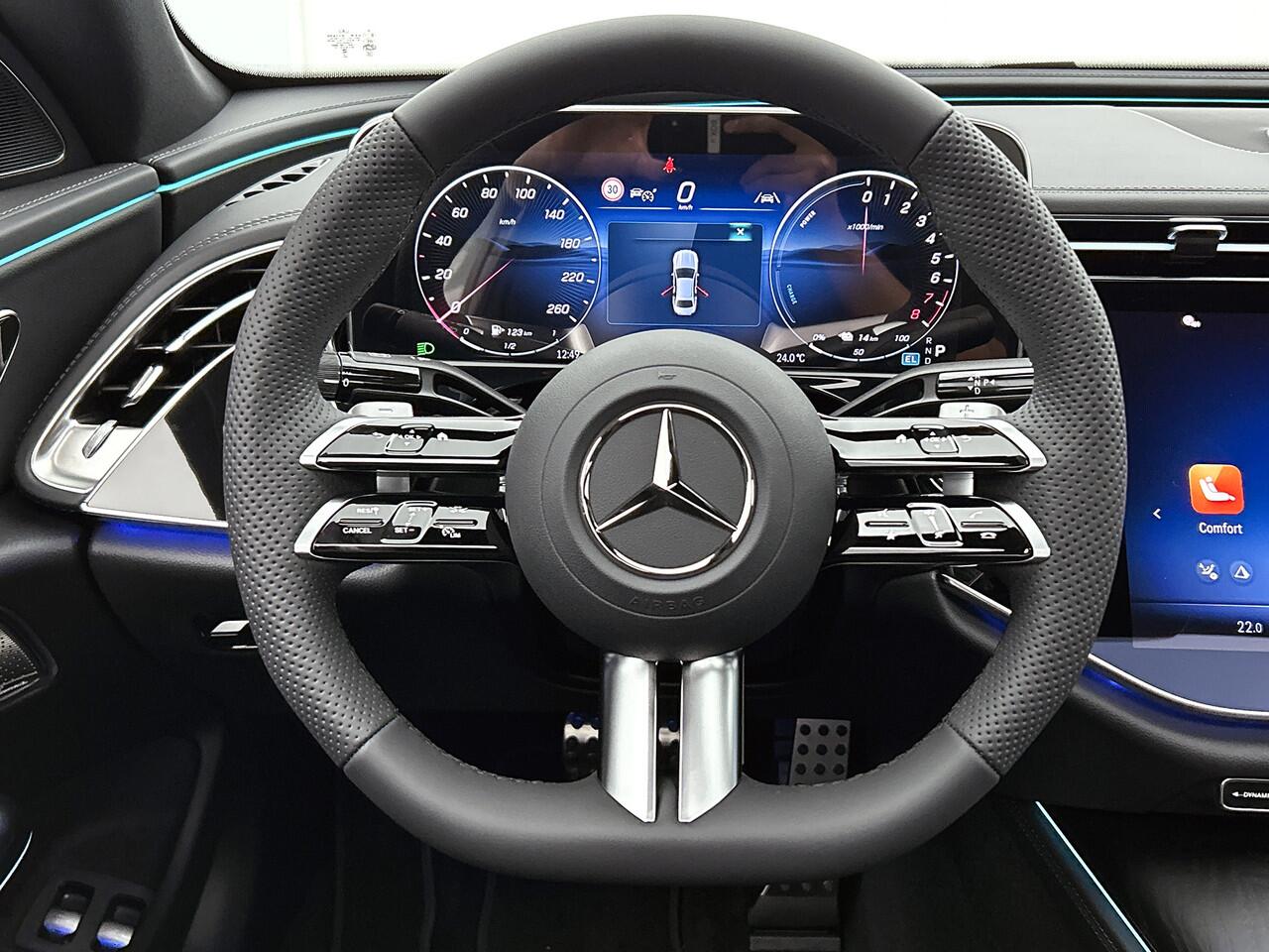 Mercedes-Benz E-KLASSE 300 e Sport Edition | Premium pakket | Nightpakket | MBUX Superscreen | Adaptieve Cruise Control | Burmester® 4D surround sound system | 20 inch multispaaks velgen |