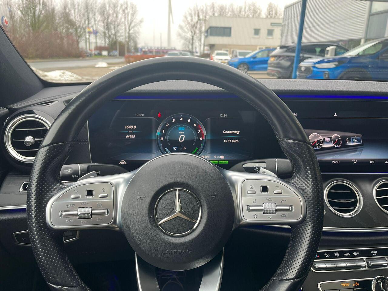 Mercedes-Benz E-KLASSE 300 e AMG Line | 320pk PHEV | Elektrisch panoramadak / schuifdak | Stoelverwarming | Bestuurdersstoel Met Geheugen | Achteruitrijcamera