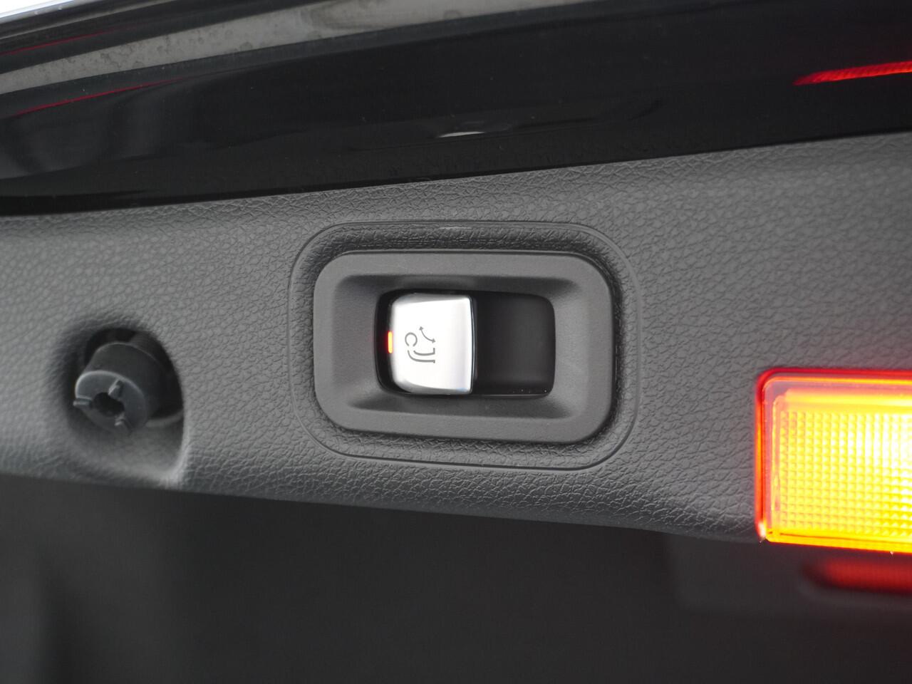 Mercedes-Benz E-KLASSE 200 Sport Edition | Burmester Trekhaak Multibeam AMG Wielen