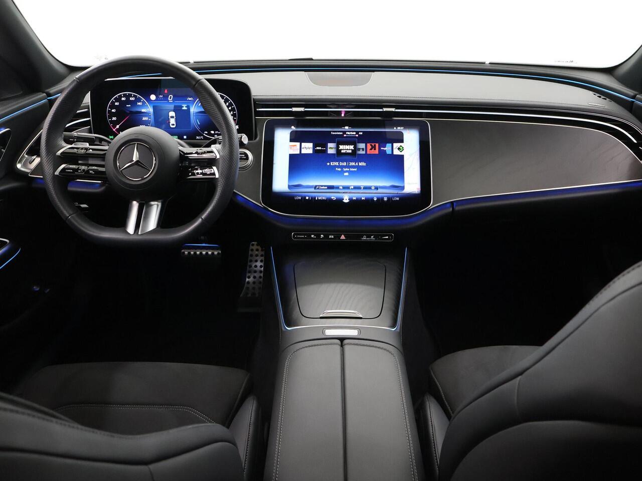 Mercedes-Benz E-KLASSE 300 e AMG Line | AMG | Panoramadak | Winter pakket | Night pakket | 20 inch |