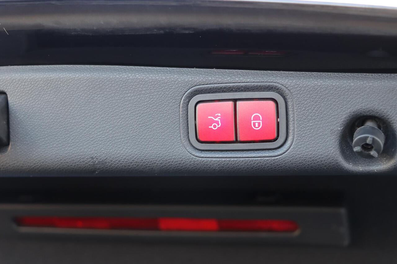 Mercedes-Benz E-KLASSE 200 Business Solution AMG | Pano | Burmester Audio | 360* Camera | Lederen bekleding |