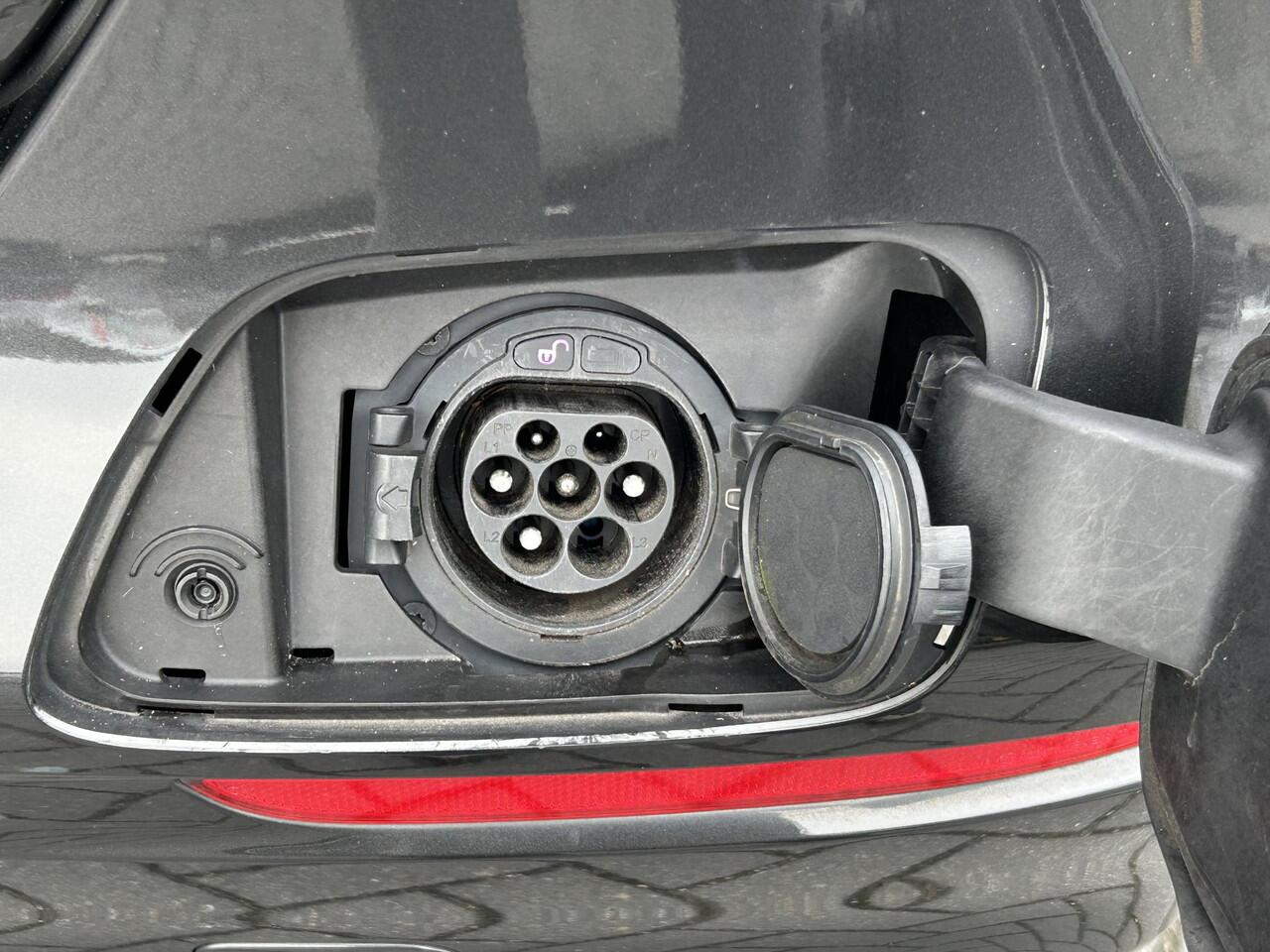 Mercedes-Benz E-KLASSE 300 e AMG Line