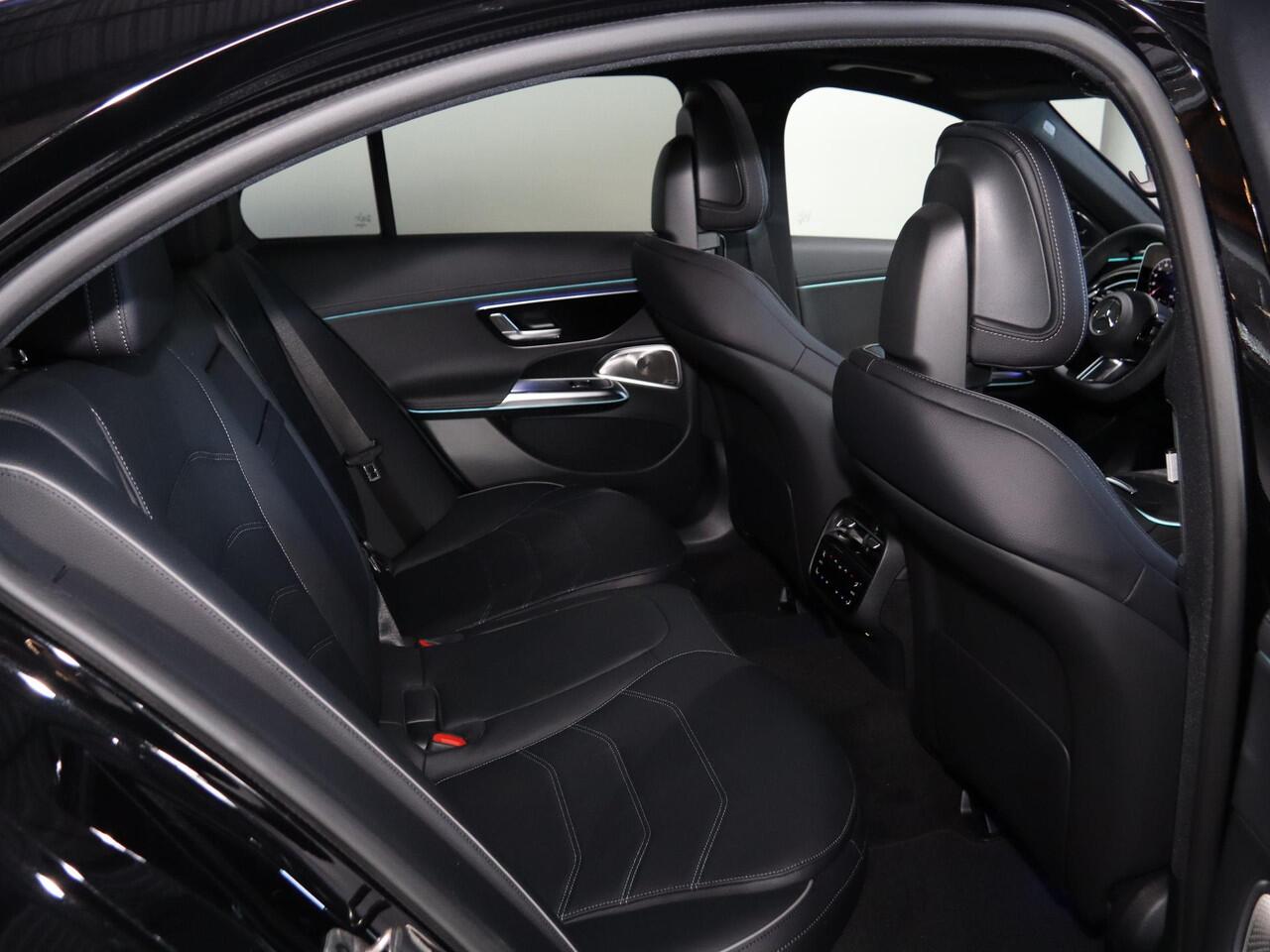 Mercedes-Benz E-KLASSE 300e Sport Edition | Panoramaschuifdak | Premium plus | Superscreen | Nightpakket | Burmester | Stoelventilatie | Rijassistentiepakket Plus | Head-up display | DISTRONIC |