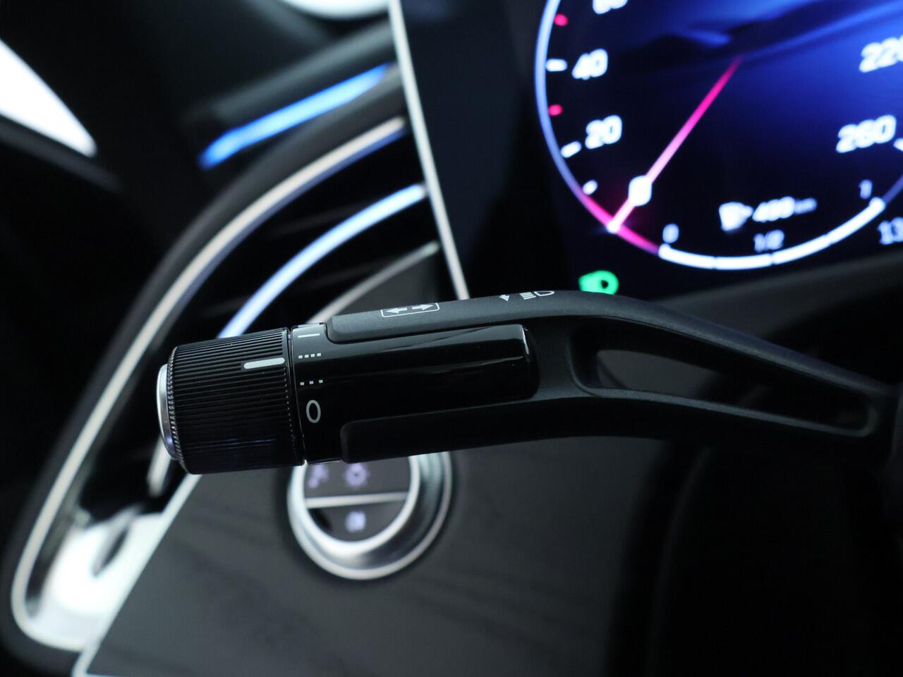 Mercedes-Benz E-KLASSE 300 e 4-MATIC AMG NIghtpack Plug-In Hybride | Panoramadak | Burmester® | Trekhaak | Rijassistentiepakket plus | 360 gr Camera | Memory | Inclusief 24 maanden Mercedes-Benz Certified garantie voor Europa.