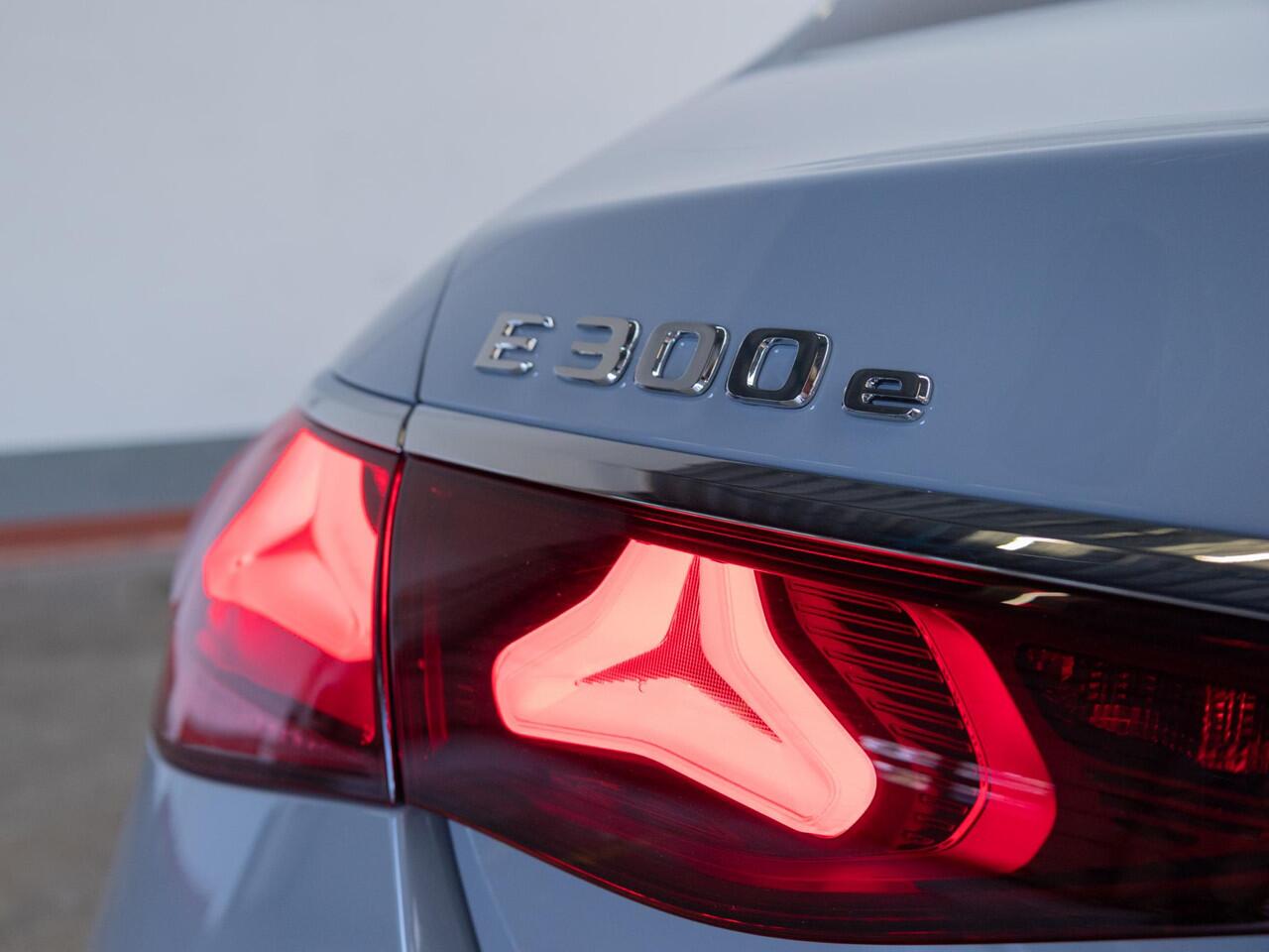 Mercedes-Benz E-KLASSE Limousine 300 e Sport Edition Premium PLUS | Panorama dak | Trekhaak