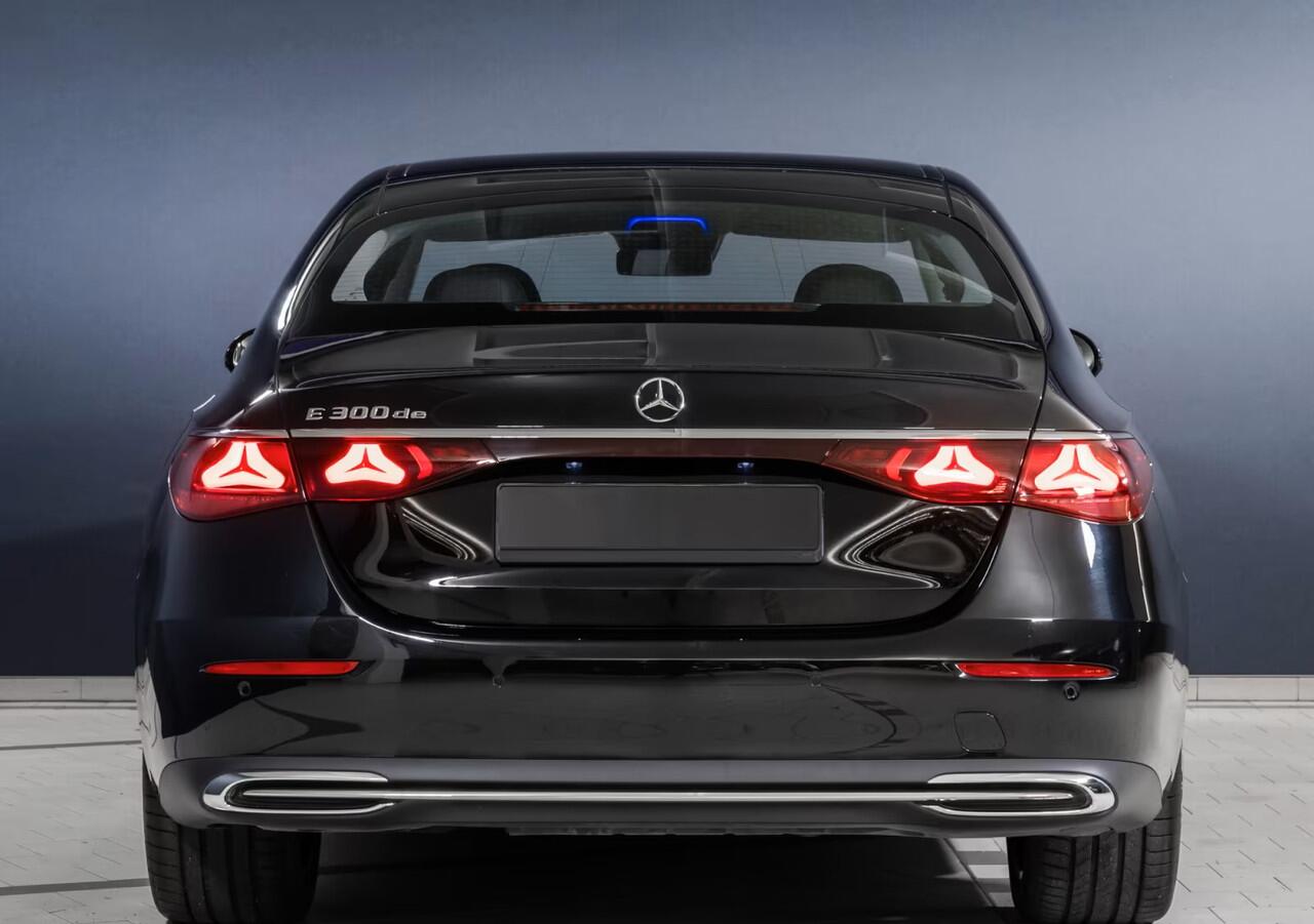 Mercedes-Benz E-KLASSE 300 de Plug-In Hybrid Avantgarde Distronic LED Camera Stoelverwarming 19 Inch