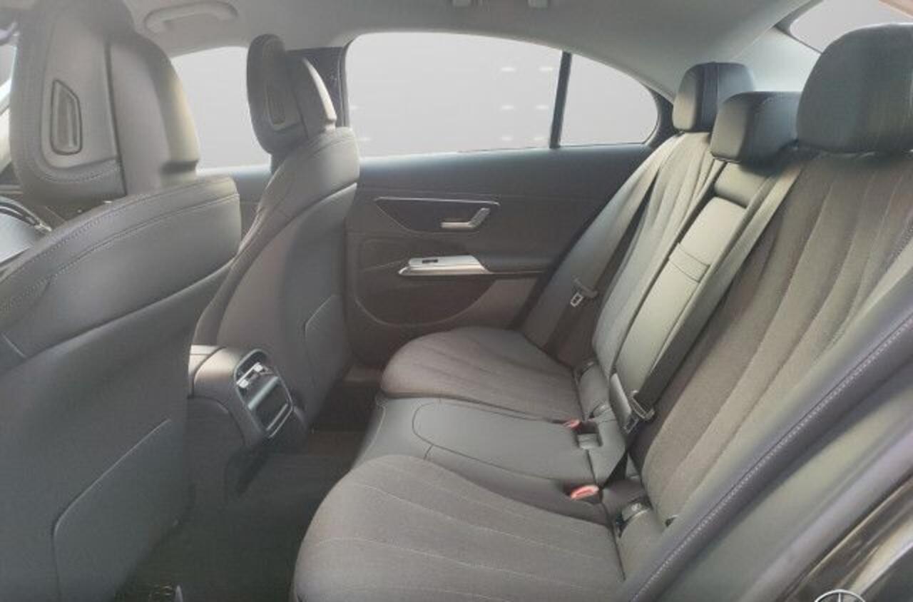 Mercedes-Benz E-KLASSE 220 d Avantgarde Distronic 19 Inch MBUX Stoelverwarming Stuurverwarming Camera