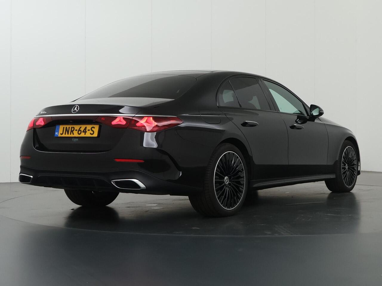 Mercedes-Benz E-KLASSE 300 e AMG Night | Superscreen | Lederen bekleding | Rijassistentiepakket | Burmester | Trekhaak | 360 camera |