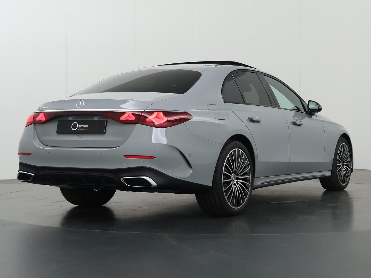 Mercedes-Benz E-KLASSE 300e Sport Edition | Premium Plus pakket | Panoramaschuifdak | Superscreen | Nightpakket | Rijassistentiepakket Plus | Stoelventilatie | Head-up display | Burmester