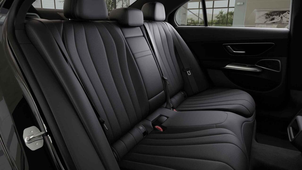 Mercedes-Benz E-KLASSE 300e Luxury Line | Panoramaschuifdak | Stoelventilatie | Head-up display | Burmester | MBUX Superscreen | Rijassistentiepakket |