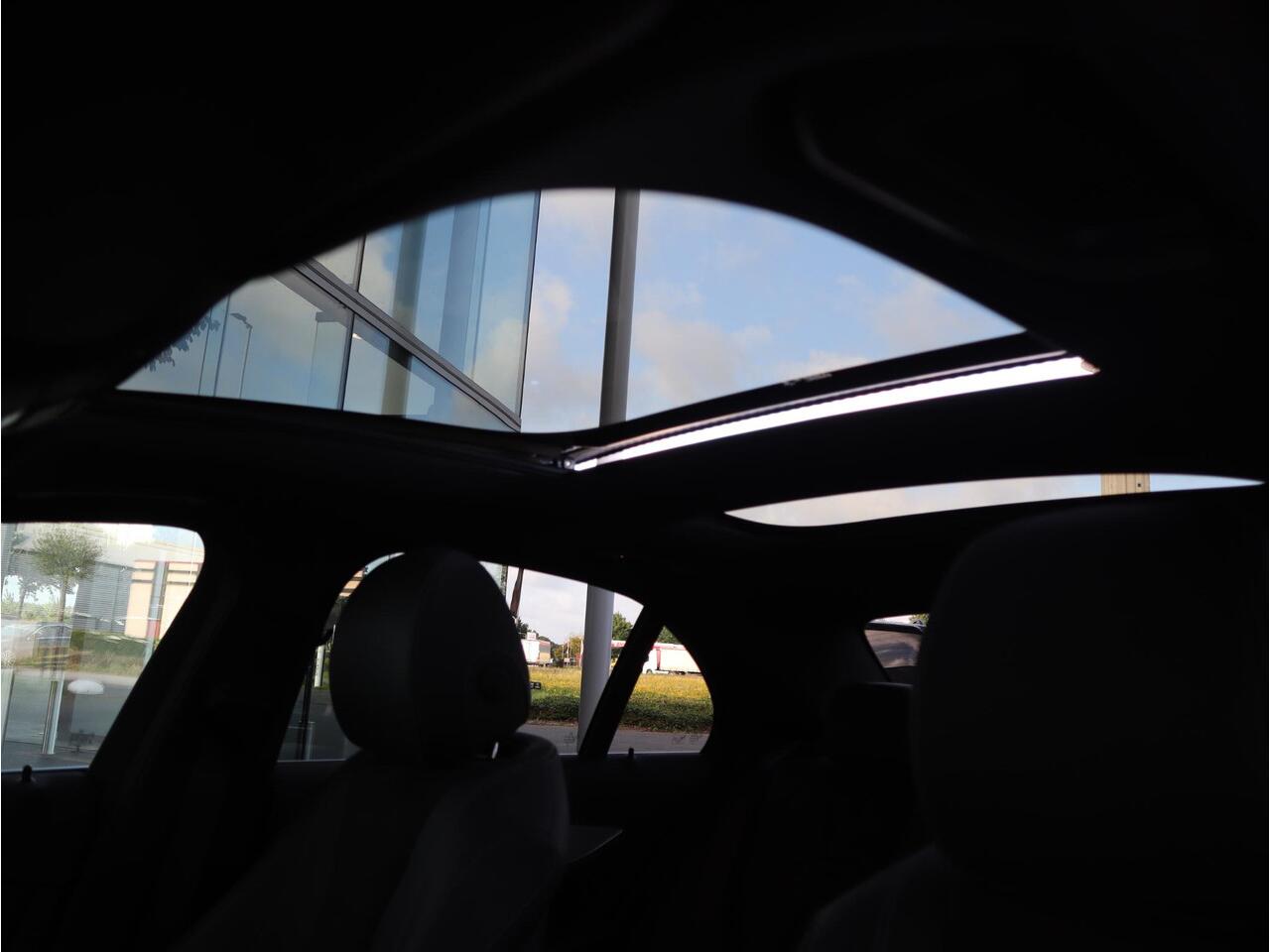 Mercedes-Benz E-KLASSE 300 e AMG line