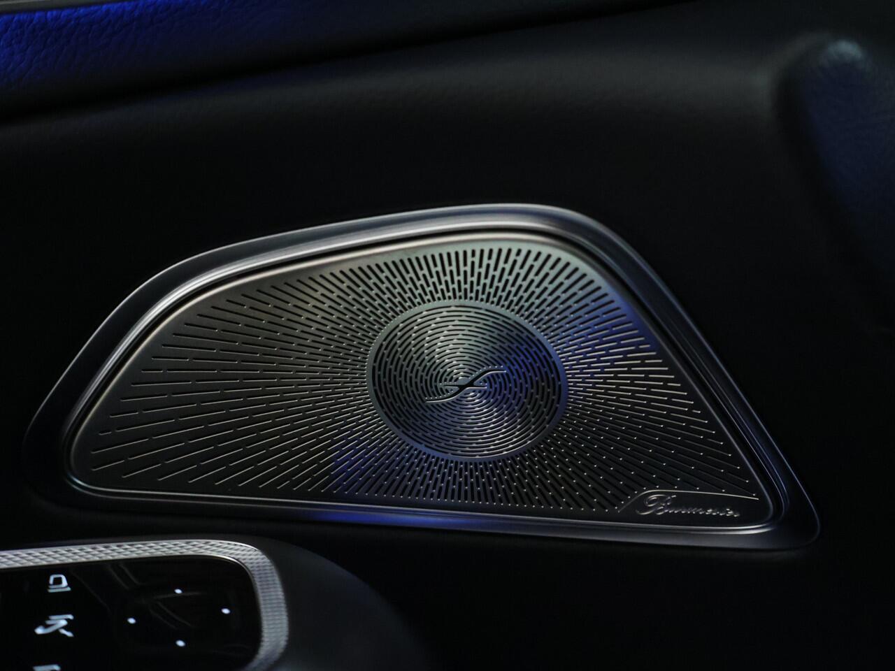 Mercedes-Benz E-KLASSE 300 e 4-MATIC AMG NIghtpack Plug-In Hybride | Panoramadak | Burmester® | Trekhaak | Rijassistentiepakket plus | 360 gr Camera | Memory | Inclusief 24 maanden Mercedes-Benz Certified garantie voor Europa.