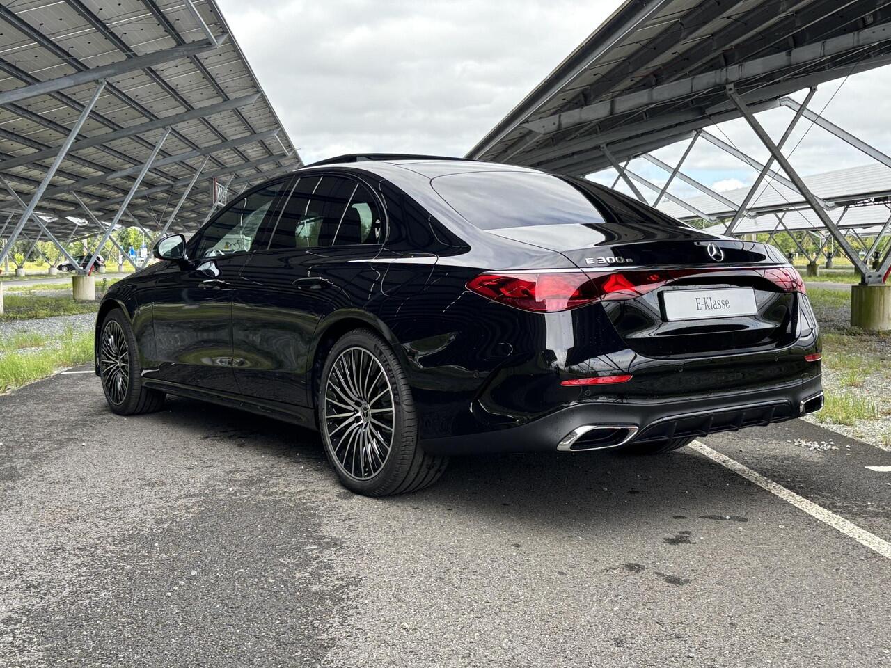 Mercedes-Benz E-KLASSE 300e Sport Edition | Night | Panoramaschuifdak | Premium Plus | Rijassistentiepakket Plus | Head-up display | Burmester |