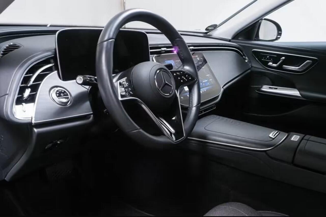 Mercedes-Benz E-KLASSE 300 e Avantgarde Distronic Trekhaak Memory Pakket 360 Camera Stuurverwarming Stoelverwarming