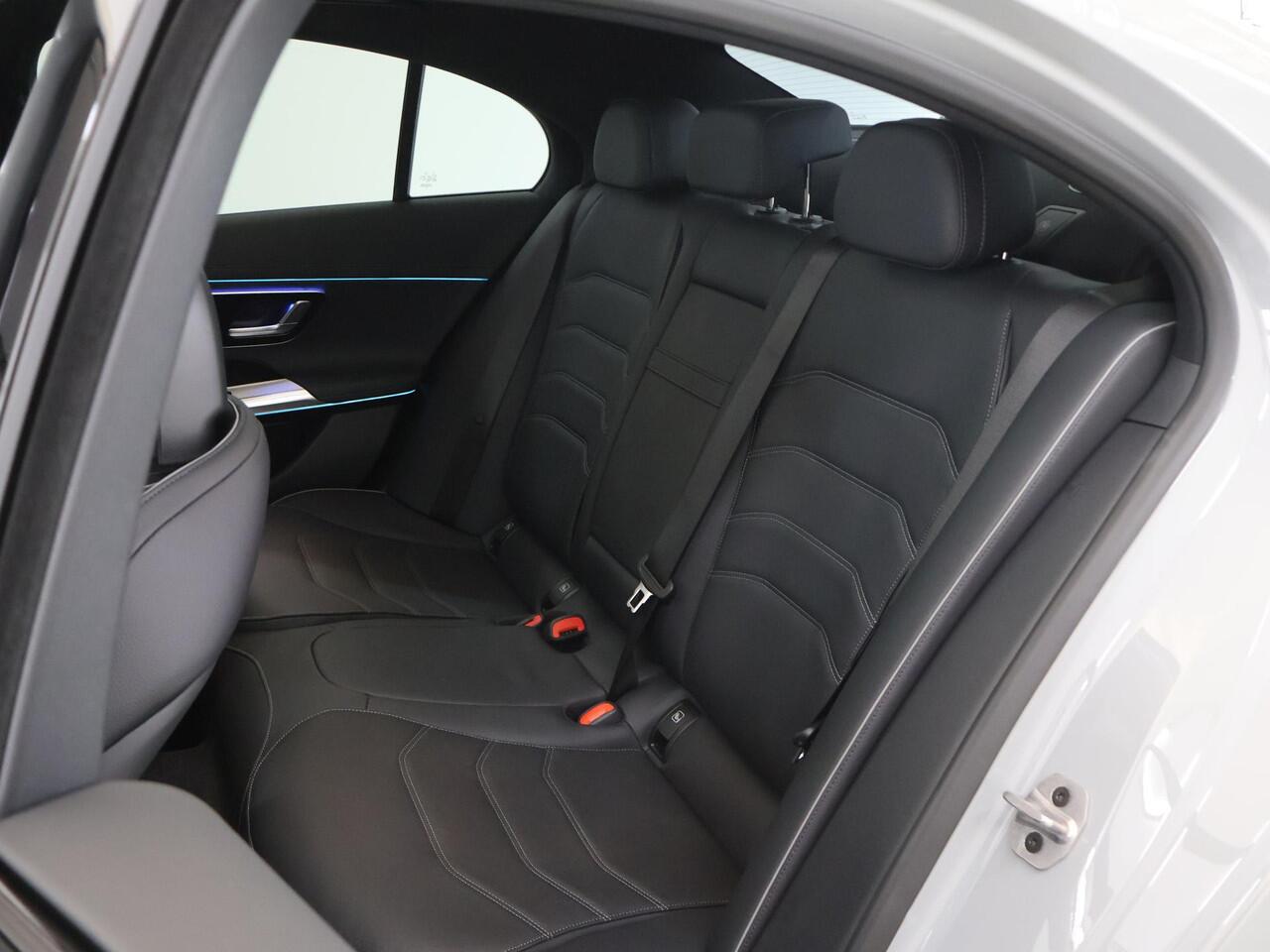 Mercedes-Benz E-KLASSE 300 e Sport Edition | Premium Plus pakket | Panoramaschuifdak | Superscreen | Nightpakket | Rijassistentiepakket Plus | Stoelventilatie | Head-up display | Burmester