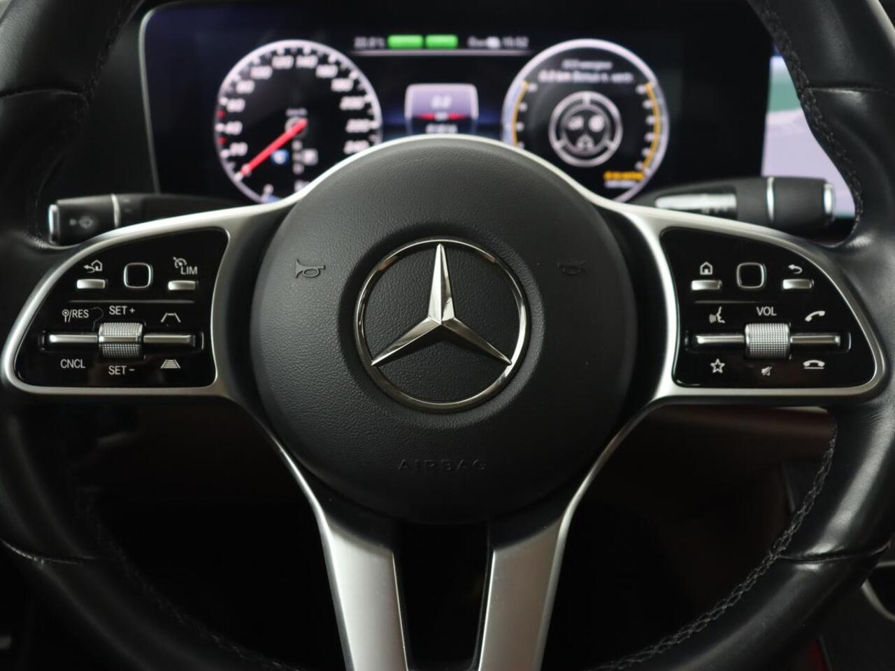 Mercedes-Benz E-KLASSE 300e Avantgarde | Adaptive cruise | Leder | Stoelverwarming | Widescreen | Carplay | Sfeerverlichting | Navigatie | Camera | Park Assist | PHEV | Plug In