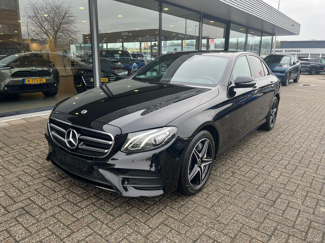 Mercedes-Benz E-KLASSE 300 e AMG Line | 320pk PHEV | Elektrisch panoramadak / schuifdak | Stoelverwarming | Bestuurdersstoel Met Geheugen | Achteruitrijcamera