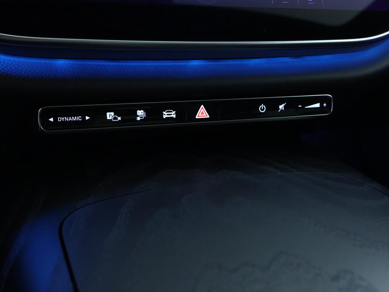 Mercedes-Benz E-KLASSE 300 e 4-MATIC AMG NIghtpack Plug-In Hybride | Panoramadak | Burmester® | Trekhaak | Rijassistentiepakket plus | 360 gr Camera | Memory | Inclusief 24 maanden Mercedes-Benz Certified garantie voor Europa.