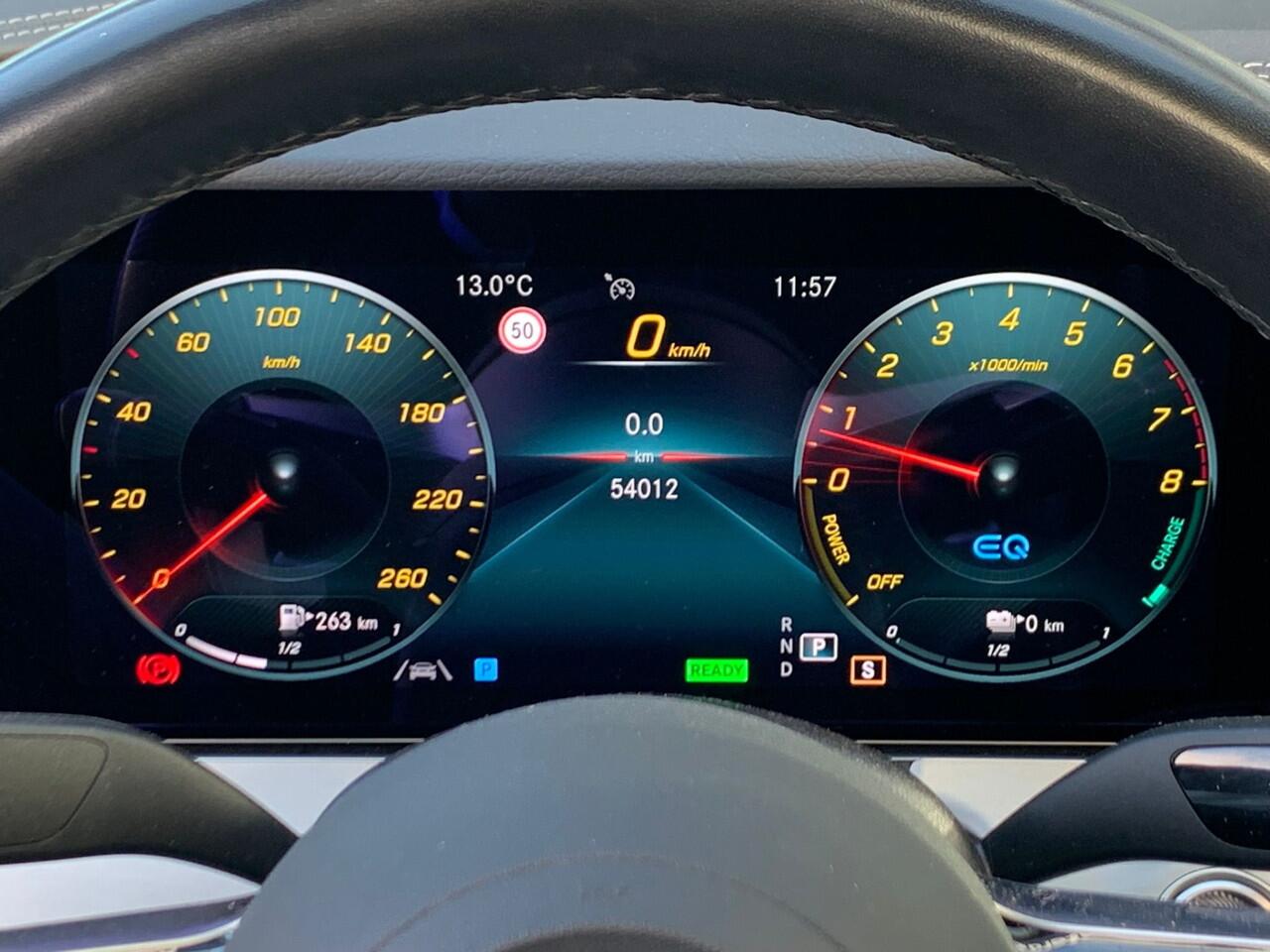 Mercedes-Benz E-KLASSE 300 e AMG Line l Schuif- kanteldak l Multibeam LED l Afneembare Trekhaak l Camaera l Stoelverwarming l Dodehoek detectie l