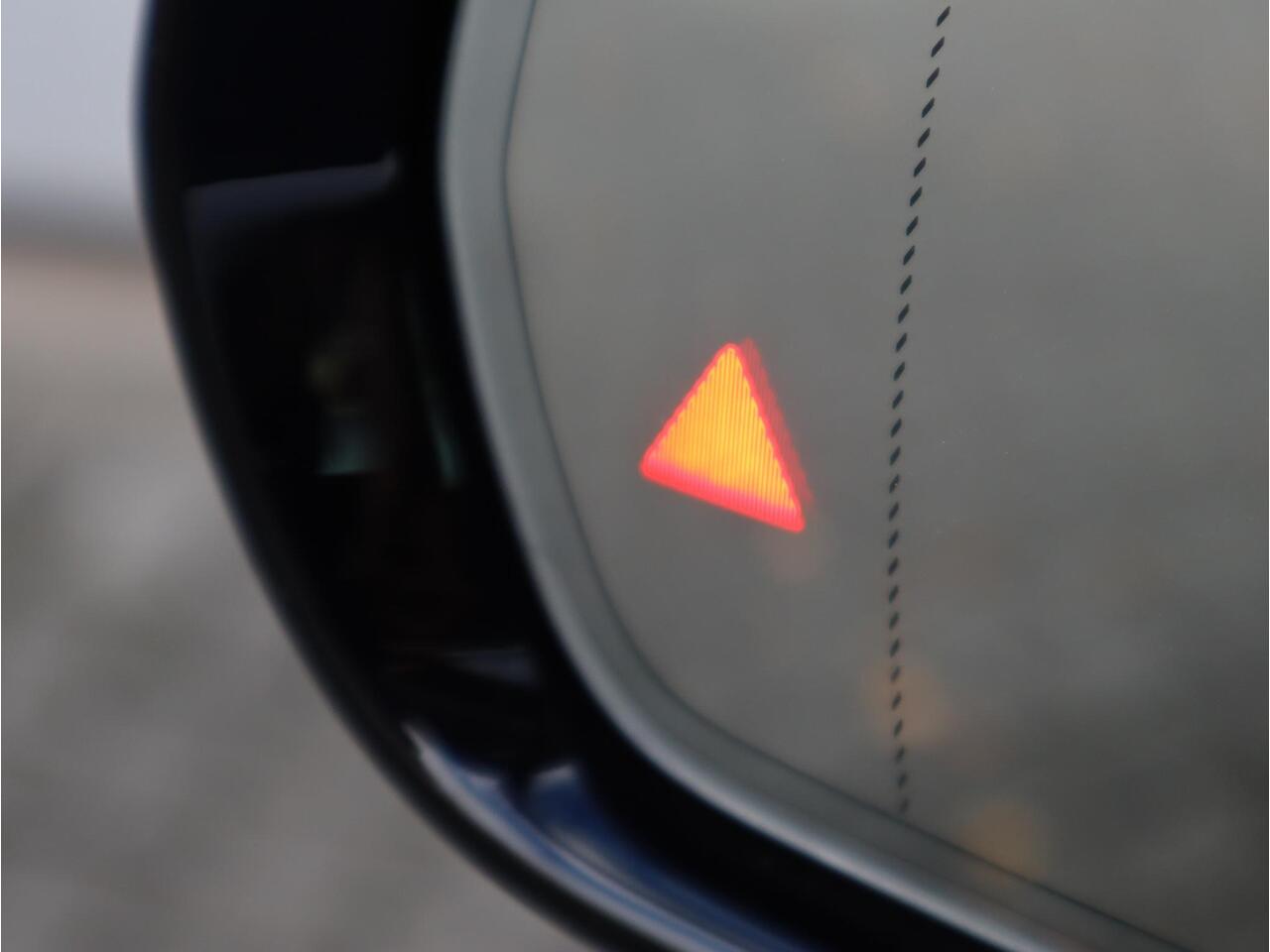 Mercedes-Benz E-KLASSE Cabrio 200 AMG Line