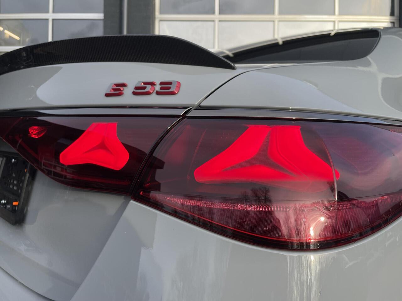 Mercedes-Benz E-KLASSE AMG 53 4MATIC+ Night Edition | Alpine grijs MANUFAKTUR | DIGITAL LIGHT | Panoramadak | AMG carbon exterieur pakket | AMG night pakket | Head-up display | AMG Real Performance Sound