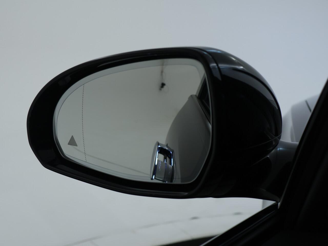 Mercedes-Benz E-KLASSE 300 e 4-MATIC AMG NIghtpack Plug-In Hybride | Panoramadak | Burmester® | Trekhaak | Rijassistentiepakket plus | 360 gr Camera | Memory | Inclusief 24 maanden Mercedes-Benz Certified garantie voor Europa.