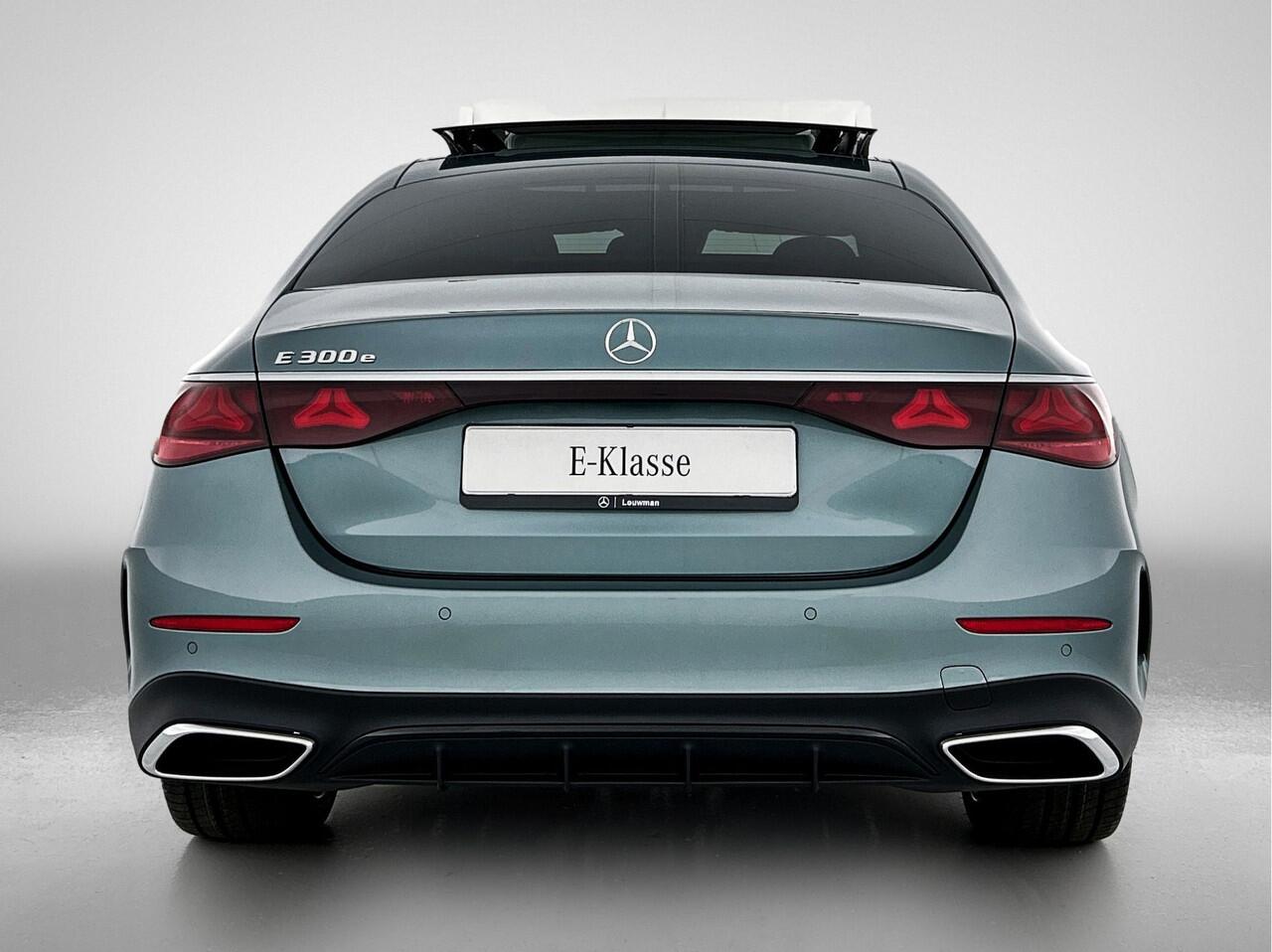 Mercedes-Benz E-KLASSE 300 e Sport Edition | Premium pakket | Nightpakket | MBUX Superscreen | Adaptieve Cruise Control | Burmester® 4D surround sound system | 20 inch multispaaks velgen |