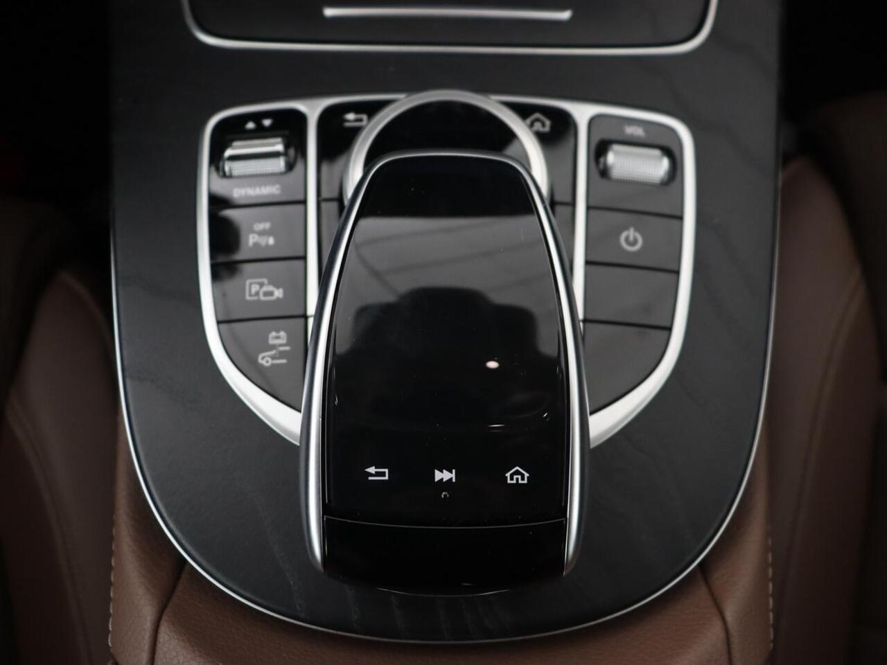 Mercedes-Benz E-KLASSE 300e Avantgarde | Adaptive cruise | Leder | Stoelverwarming | Widescreen | Carplay | Sfeerverlichting | Navigatie | Camera | Park Assist | PHEV | Plug In