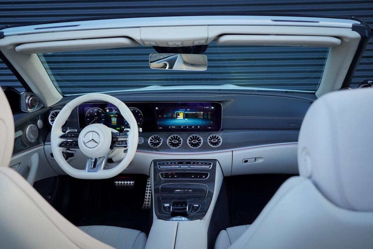 Mercedes-Benz E-KLASSE Cabrio 300 AMG Line / 53 AMG Uitgevoerd / Carbon / Stoelverwarming