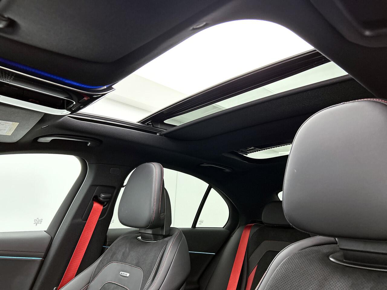 Mercedes-Benz E-KLASSE Mercedes-AMG 53 4MATIC+ | Panoramadak | Night Pakket 1+2 | 20 Inch AMG Velgen | AC en DC Lader | Distronic | Inclusief 24 maanden MB Certified garantie voor Europa.