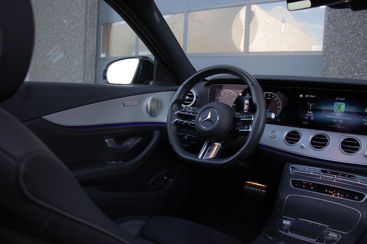 Mercedes-Benz E-KLASSE 300 e 4MATIC AMG Line | E300 Hybride | Pano | Matrix LED | Burmester | Night | Keyless | Adapt. Cruise | Trekhaak | 20 Inch | 360 | Carplay | DAB | Trekhaak | Sfeer | Dodehoek | Lane Assist | BTW | Dealer Onderhouden | Garantie