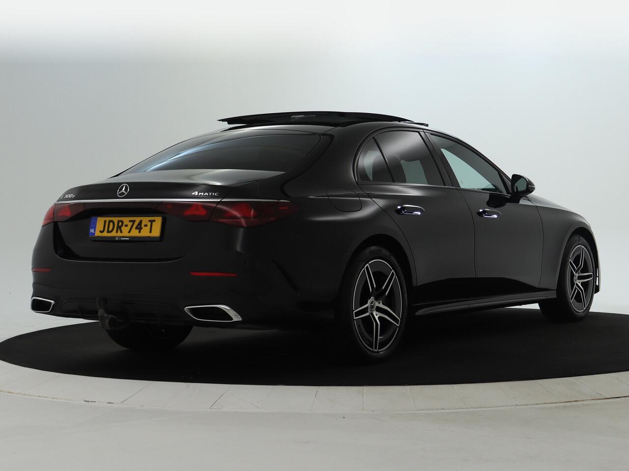 Mercedes-Benz E-KLASSE 300 e 4-MATIC AMG NIghtpack Plug-In Hybride | Panoramadak | Burmester® | Trekhaak | Rijassistentiepakket plus | 360 gr Camera | Memory | Inclusief 24 maanden Mercedes-Benz Certified garantie voor Europa.