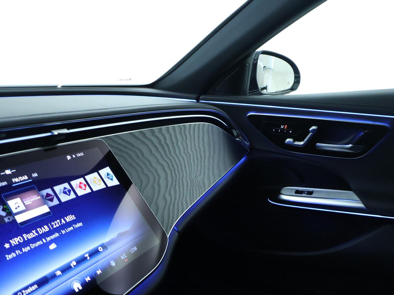 Mercedes-Benz E-KLASSE 300 e AMG Plug-In Hybride | AMG Line Advanced Plus | Stuur en Stoelverwarming | Memory Voorstoelen | Dodehoek Assist | 360° camera | Inclusief 24 maanden MB Certified garantie voor Europa.