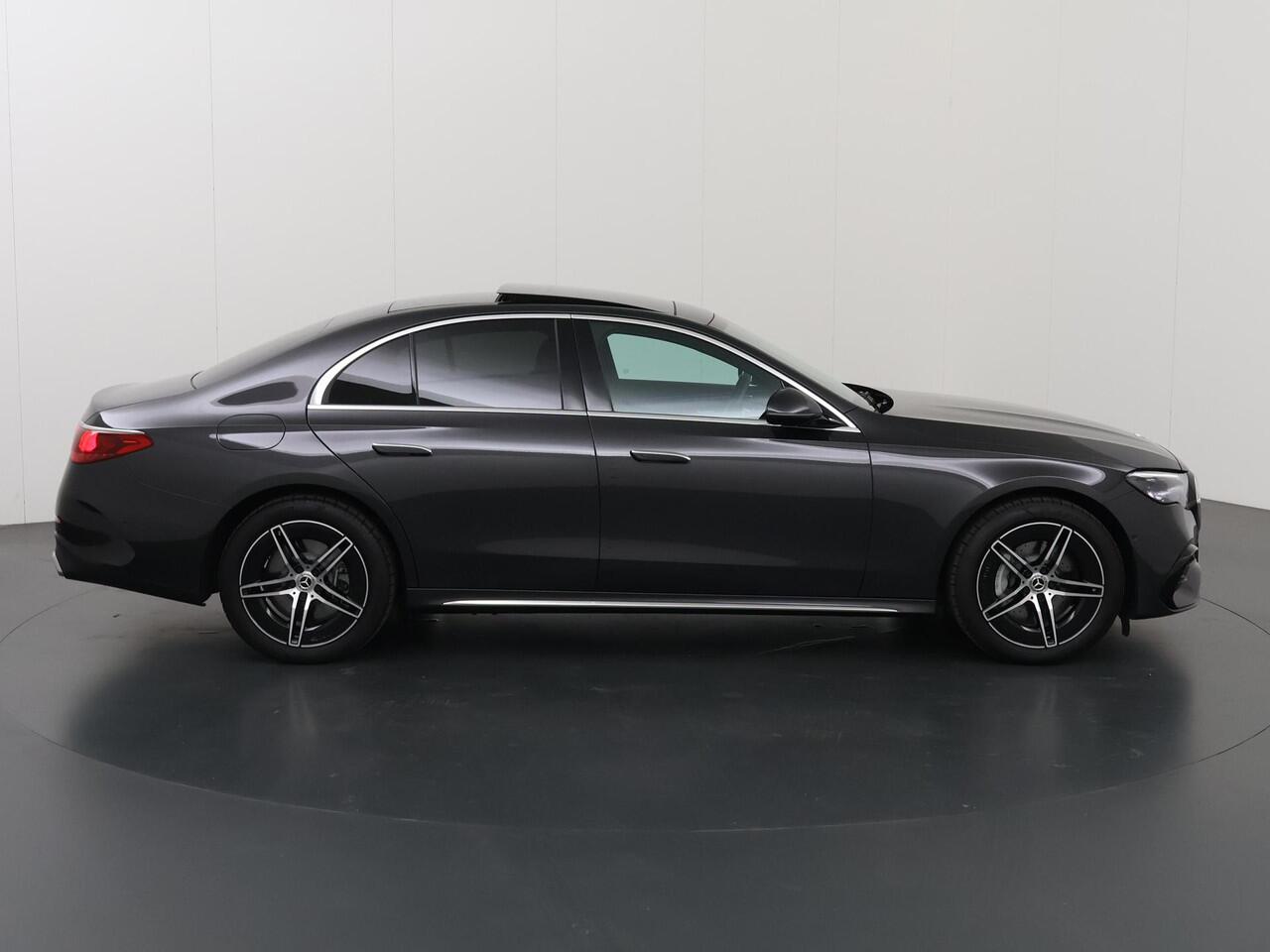 Mercedes-Benz E-KLASSE 300 e AMG Line | Panoramadak | Trekhaak | Winter pakket | Burmester |