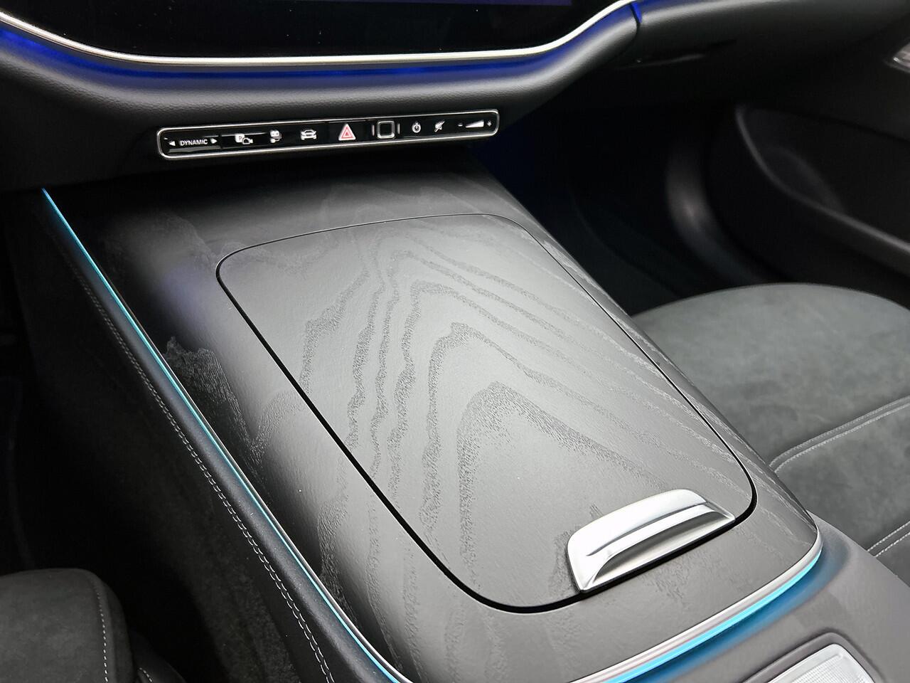 Mercedes-Benz E-KLASSE 300 e Sport Edition | Premium pakket | Rijassistentiepakket Plus | Nightpakket | Trekhaak | Multibeam LED | Panoramaschuifdak | Winter pakket | MBUX Superscreen | Parkeerpakket met 360°-camera |