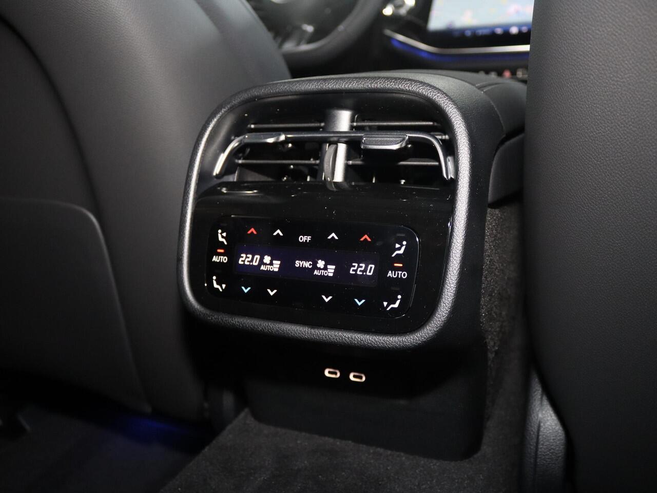 Mercedes-Benz E-KLASSE 300e Sport Edtion | Premium plus pakket | Panorama-schuifdak | Superscreen | Stoelventilatie | Head-Up