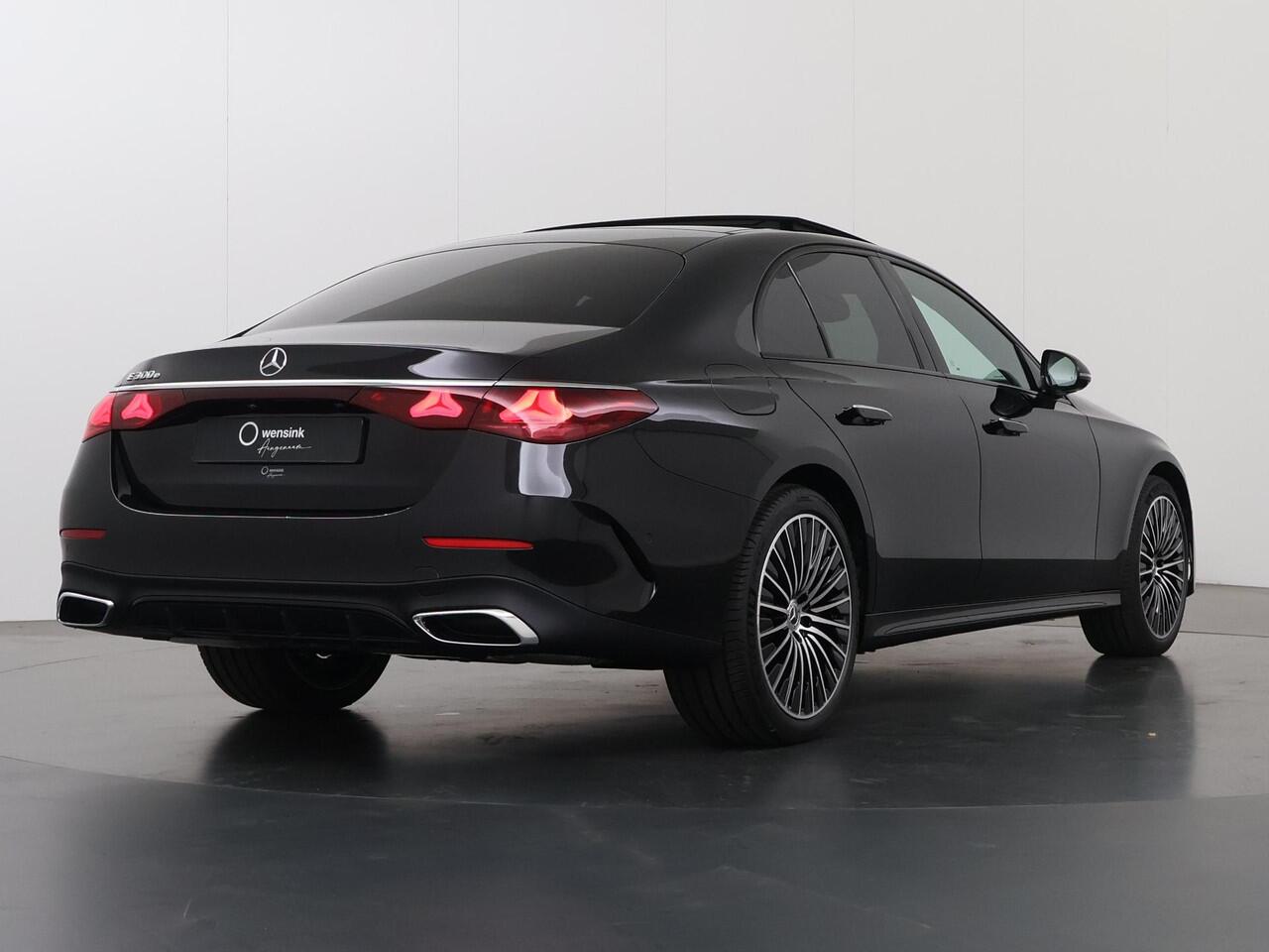 Mercedes-Benz E-KLASSE 300e Sport Edition | Panoramaschuifdak | Nightpakket | Rijassistentiepakket Plus | Premium Plus | Leder pakket | Head-up display | Burmester |